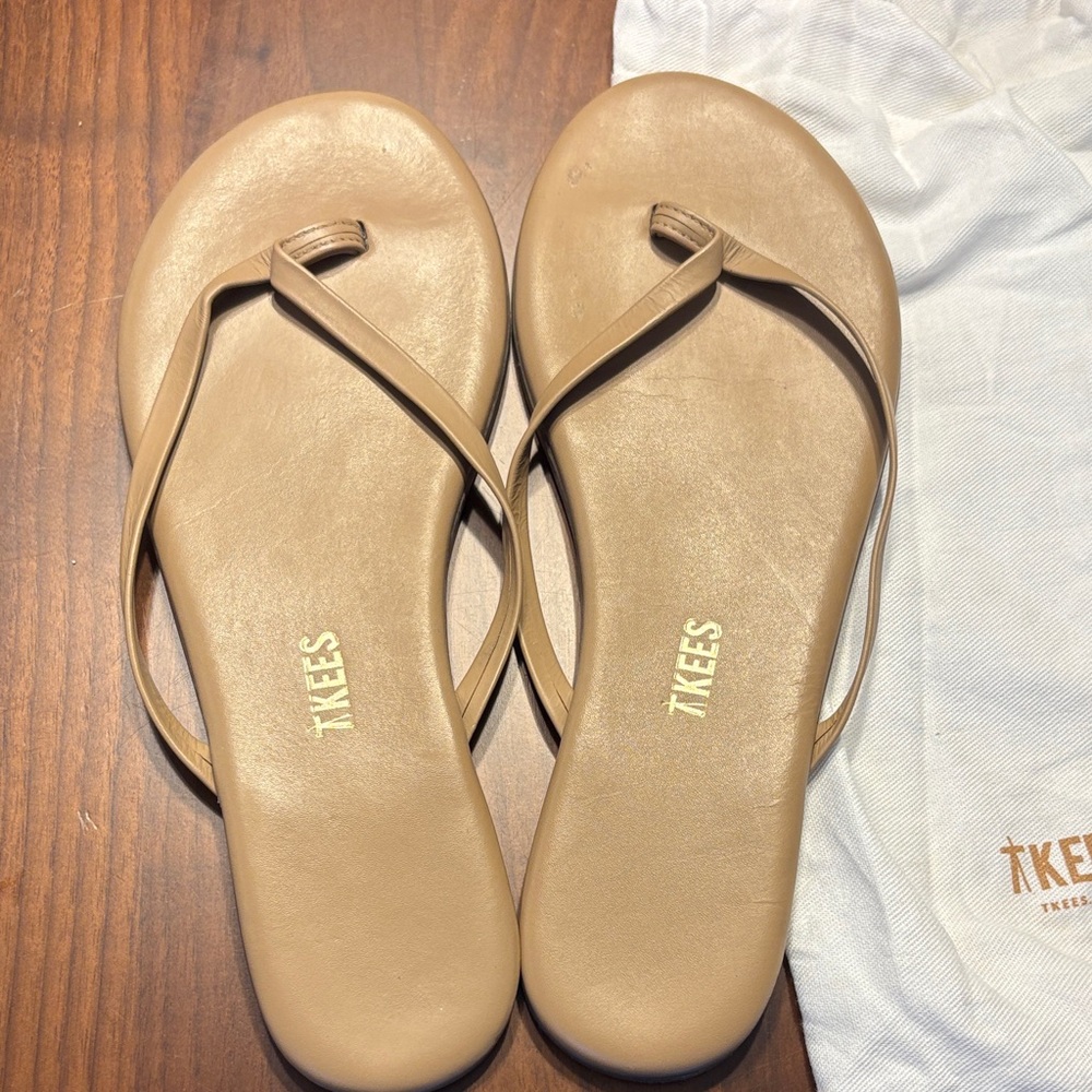 TKEES foundations Beige Flip Flops size 8